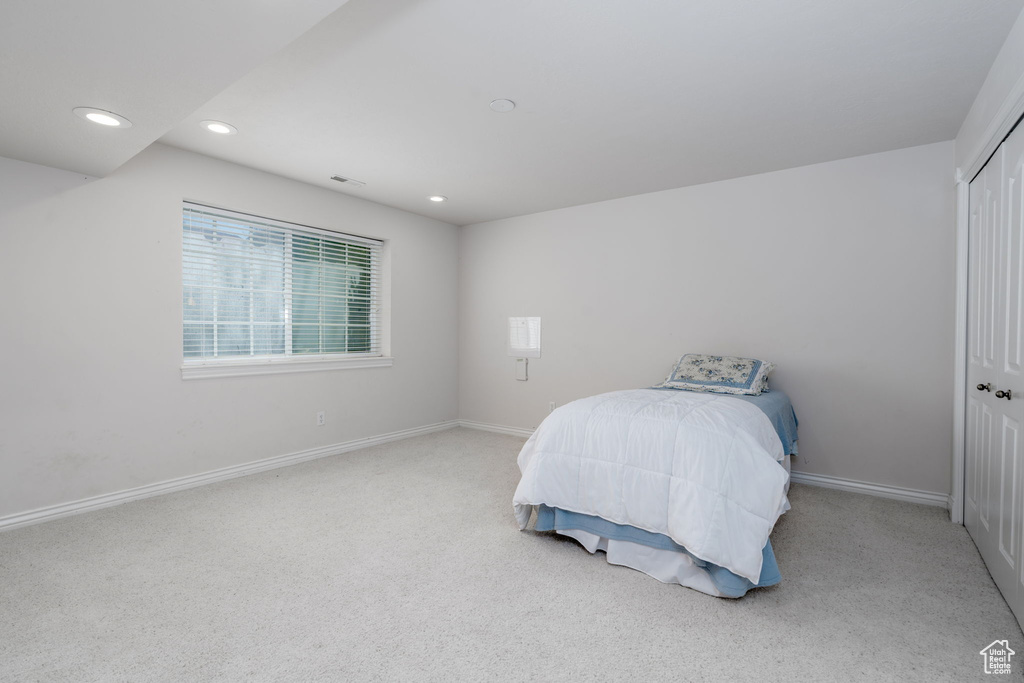 Bedroom with carpet, recessed lighting, baseboards, and a closet