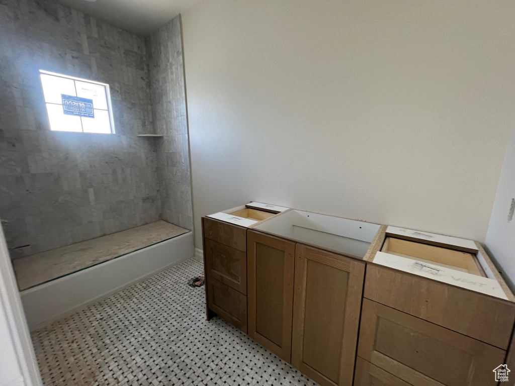 Bathroom with shower / tub combination