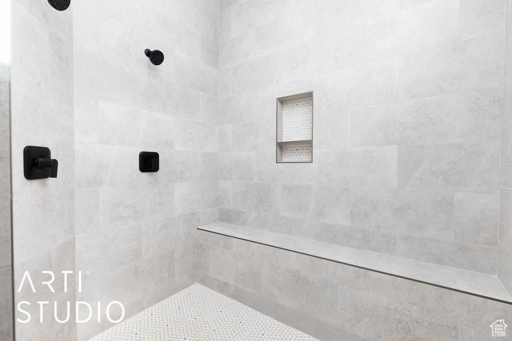 Bathroom featuring a tile shower