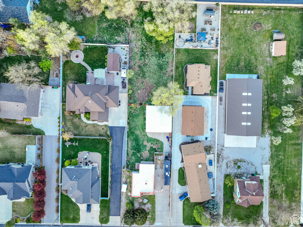 Aerial view of property and surrounding area featuring nearby suburban area