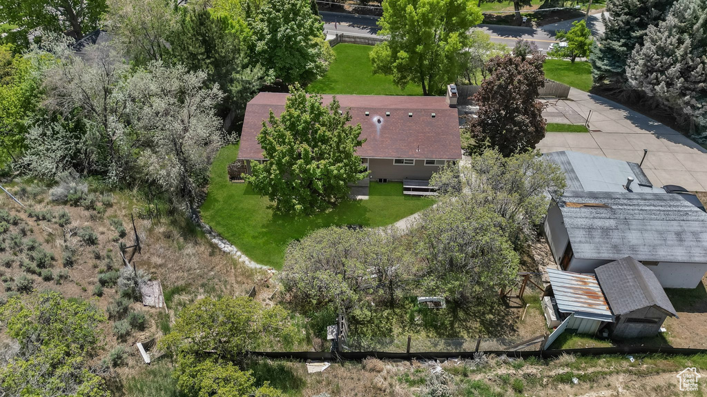 Aerial view of property and surrounding area