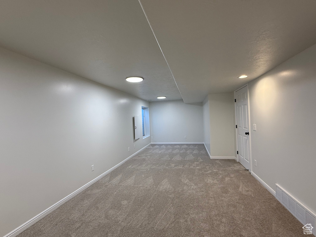 Finished below grade area featuring carpet floors, recessed lighting, and baseboards