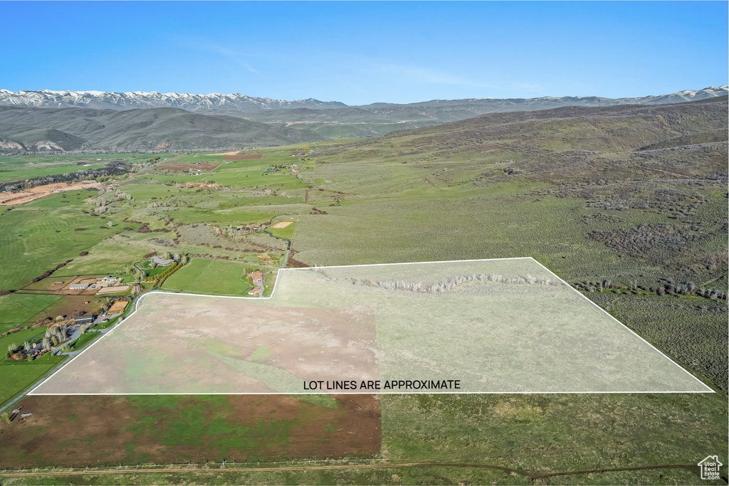 Overview of rural landscape with a mountainous background