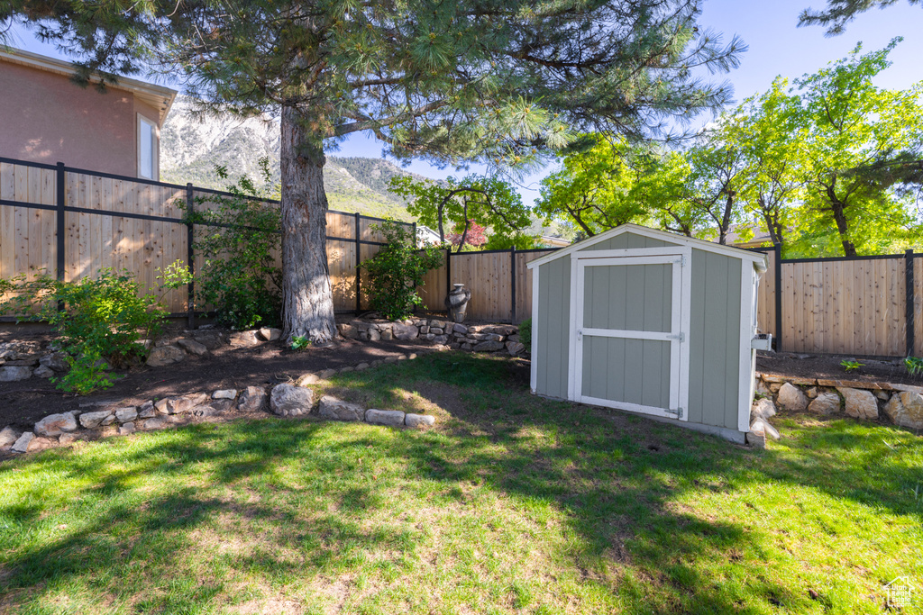 View of yard featuring a storage shed and an outdoor structure