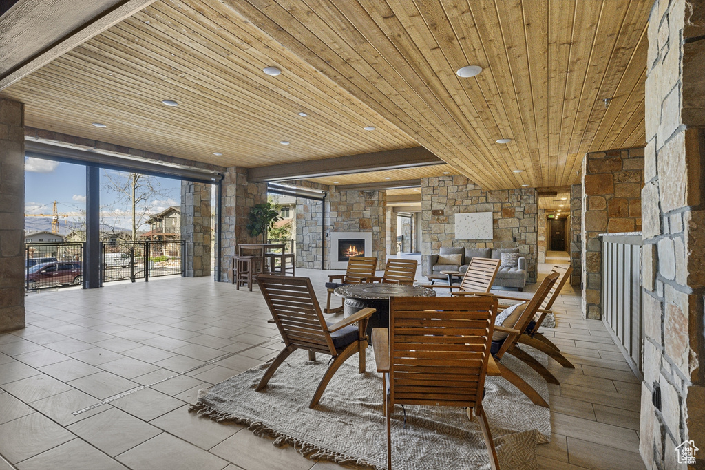 View of sunroom / solarium