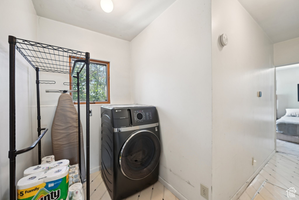 Laundry area with washing machine and dryer and baseboards