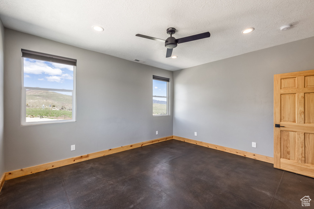 Unfurnished room featuring baseboards, a ceiling fan, recessed lighting, and a smoke detector