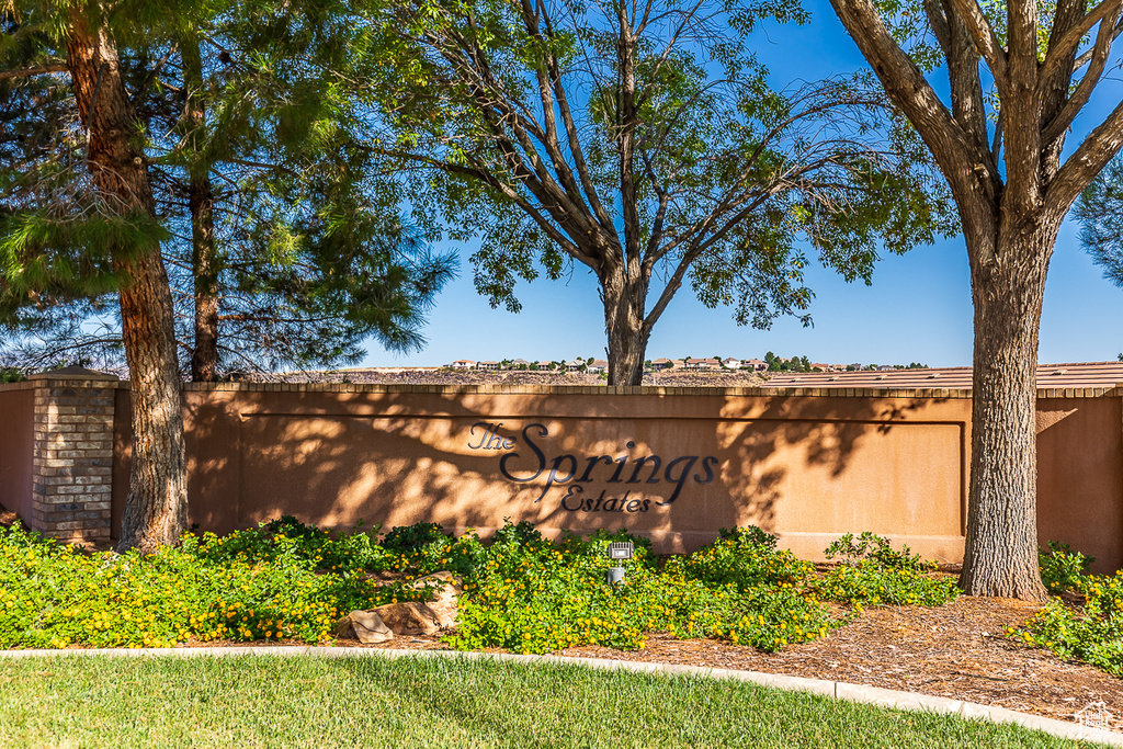 View of community / neighborhood sign
