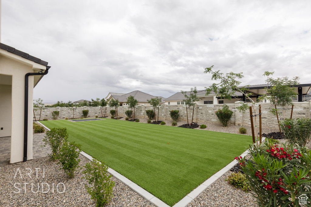 View of yard with a residential view