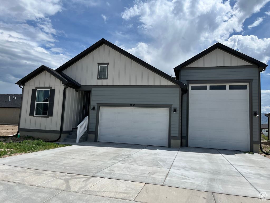 View of front facade with an attached garage and concrete driveway