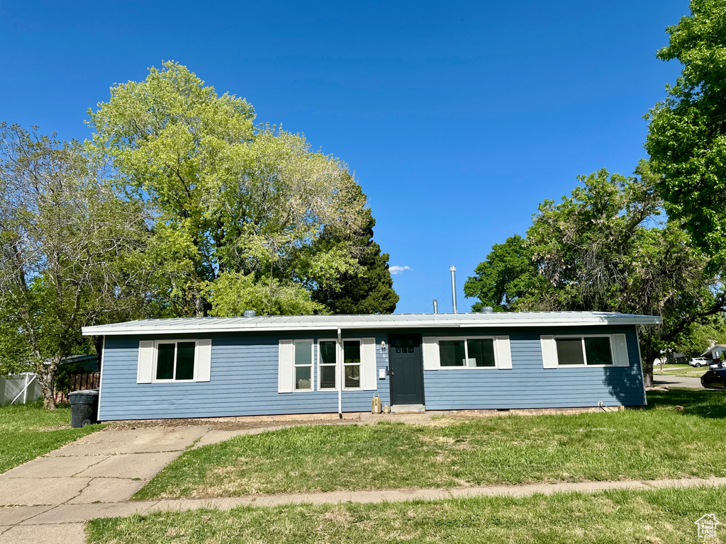 View of front of property featuring a front lawn