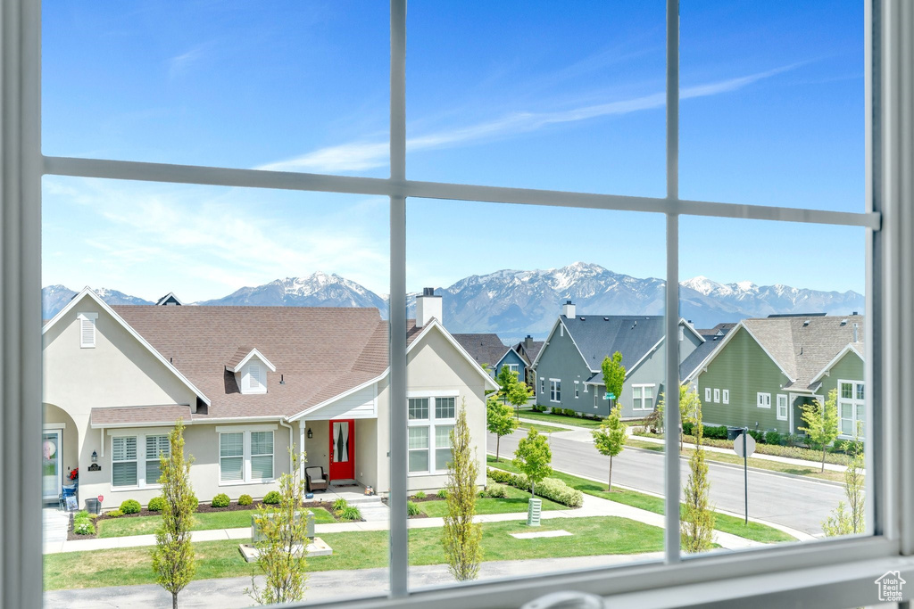 Detailed view of a mountain view and a residential view