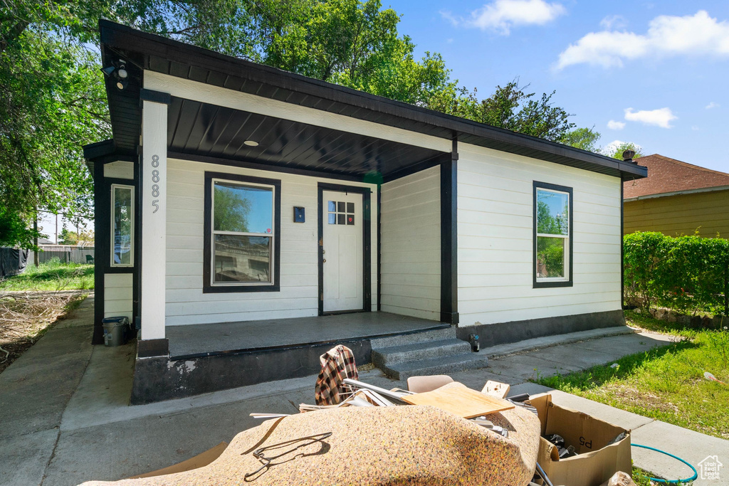 View of front of house featuring a porch