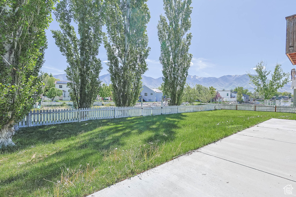 View of yard with a mountain view
