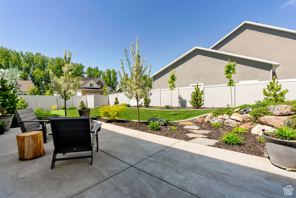 View of patio / terrace with outdoor dining area
