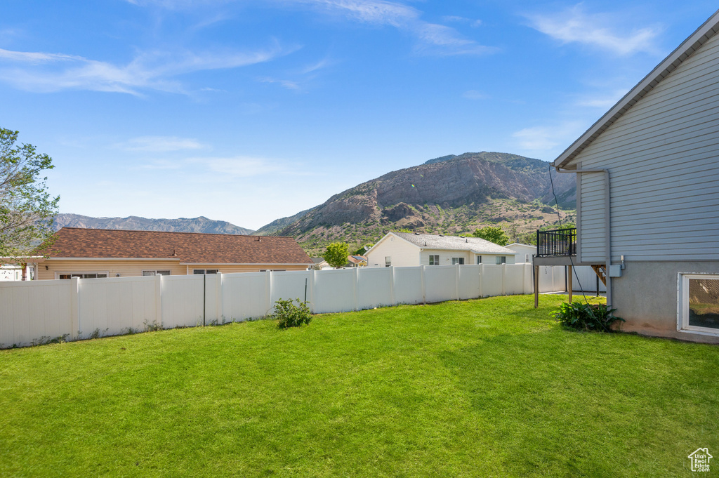 View of yard featuring a mountain view