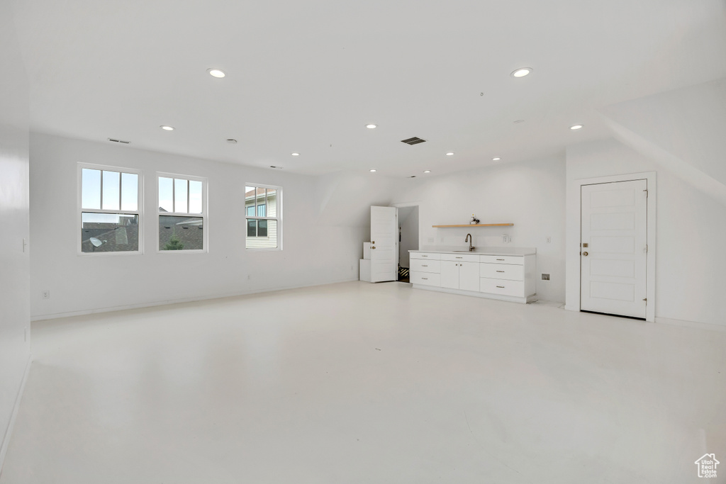 5038 W LAKE AVE South Jordan, UT 84009