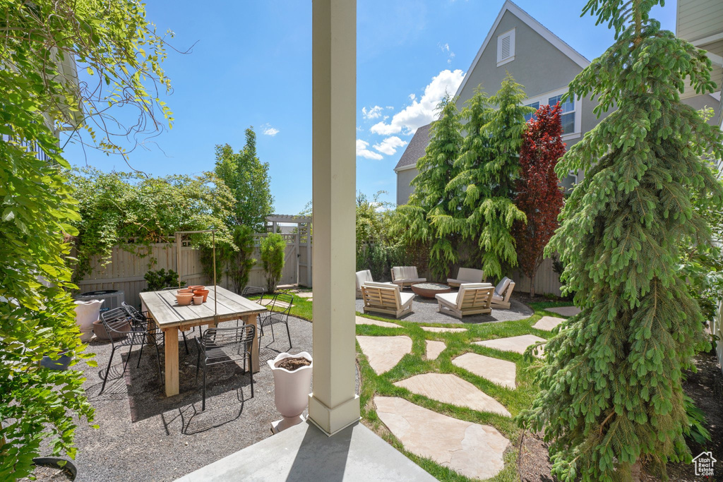 View of patio / terrace with outdoor lounge area, a fenced backyard, and outdoor dining space