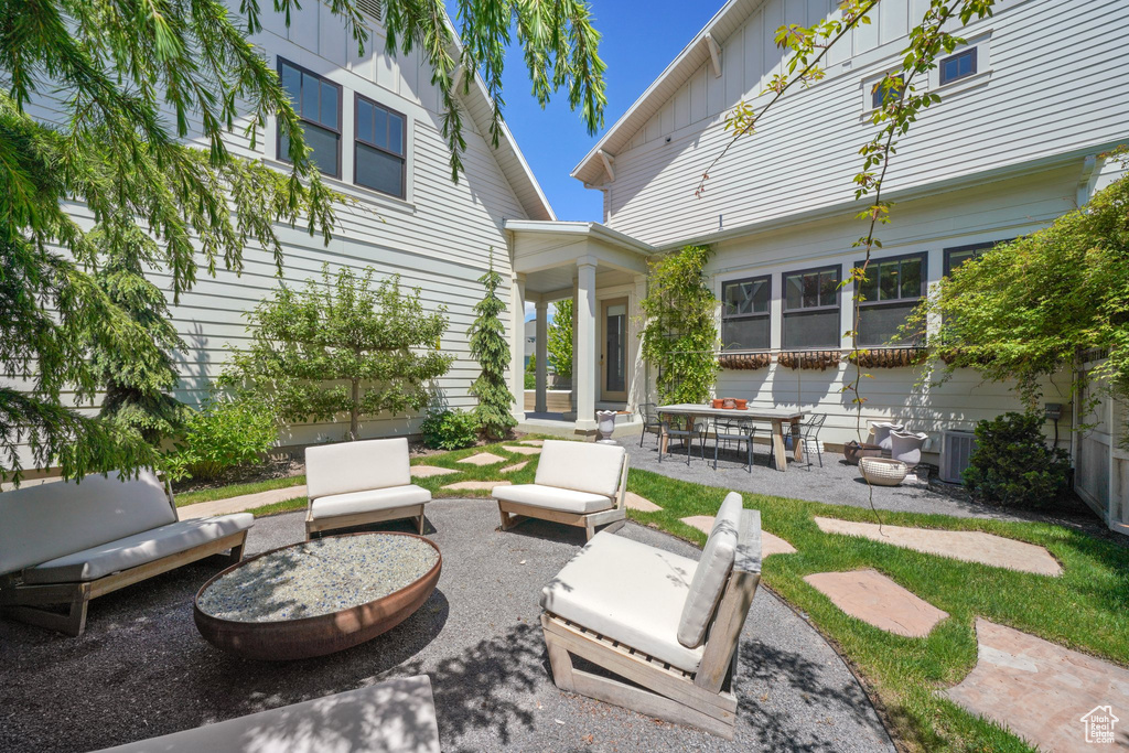 View of patio / terrace featuring an outdoor living space