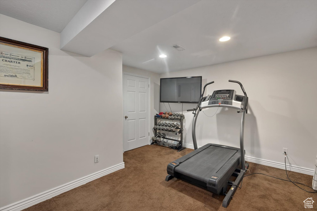 Workout room with carpet, baseboards, and recessed lighting