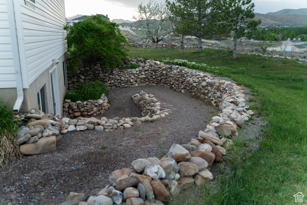 View of yard with a mountain view