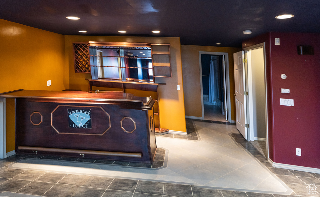 Welcome area with a dry bar and recessed lighting