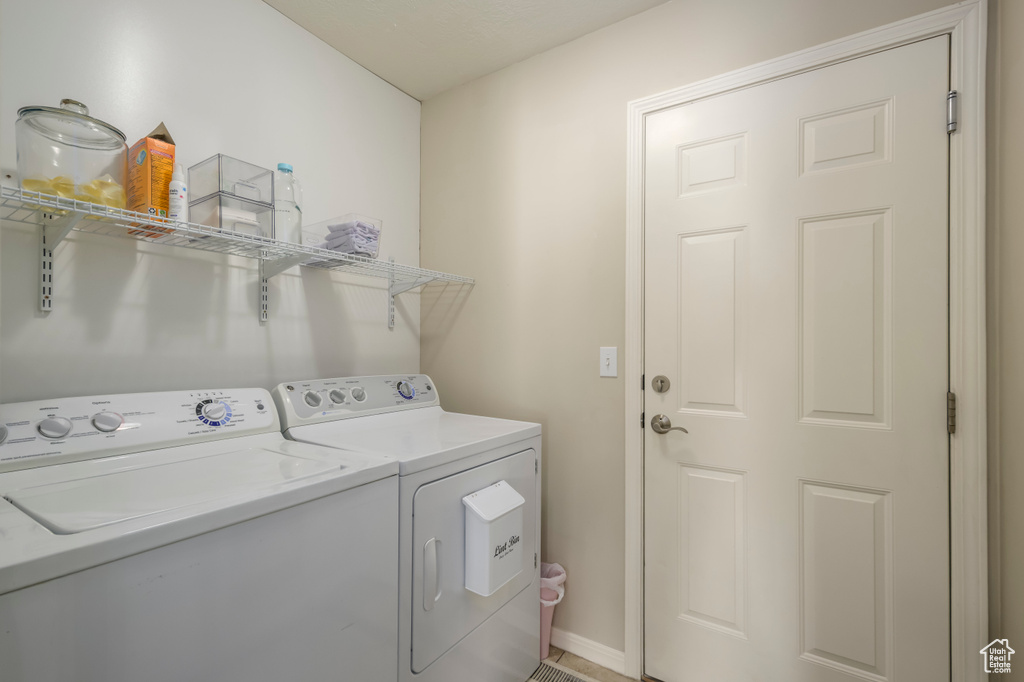 Washroom with independent washer and dryer and baseboards