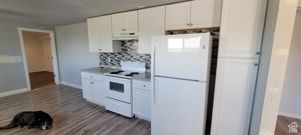 Kitchen featuring white appliances, under cabinet range hood, backsplash, white cabinets, and light wood-style flooring