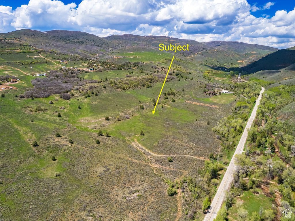 Aerial overview of property's location featuring a mountain backdrop
