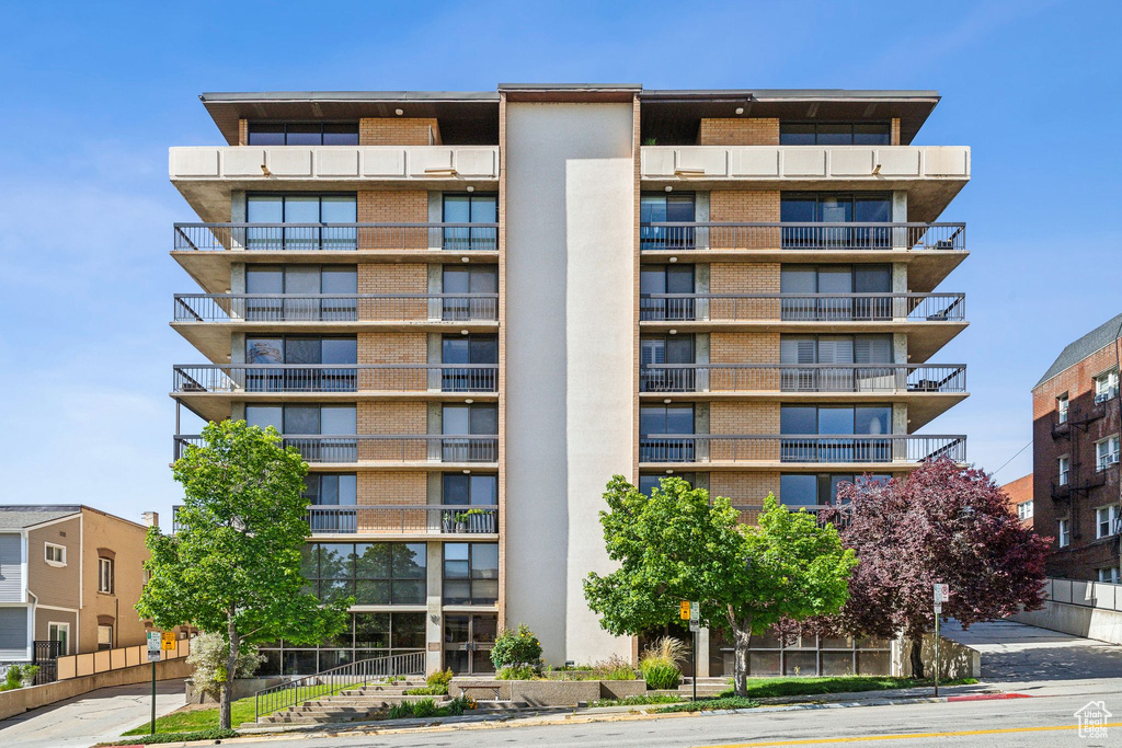 View of apartment building / complex