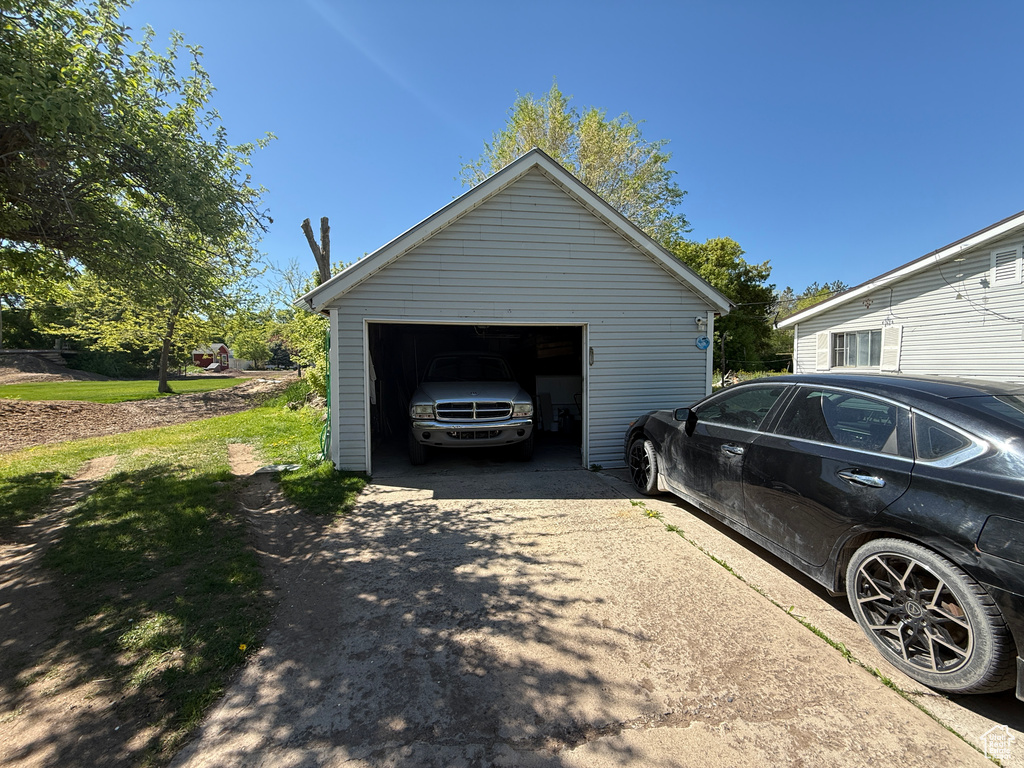 Detached garage featuring asphalt driveway