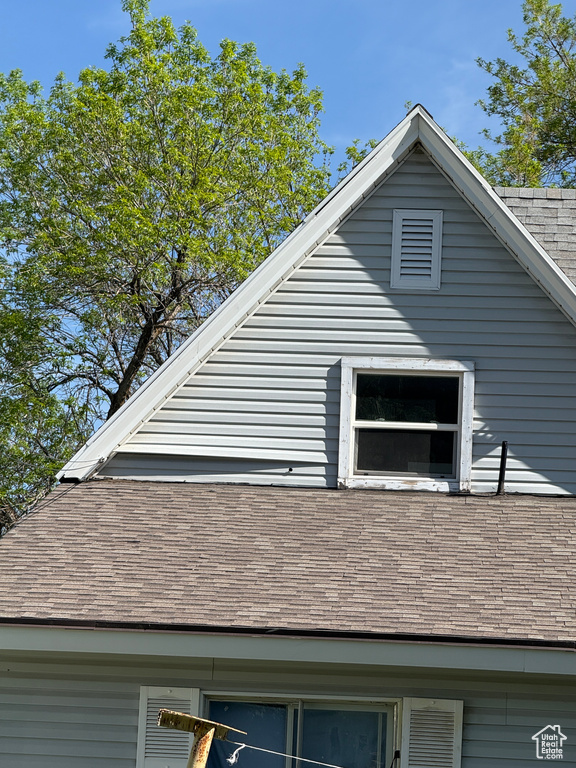 Exterior view of a shingled roof