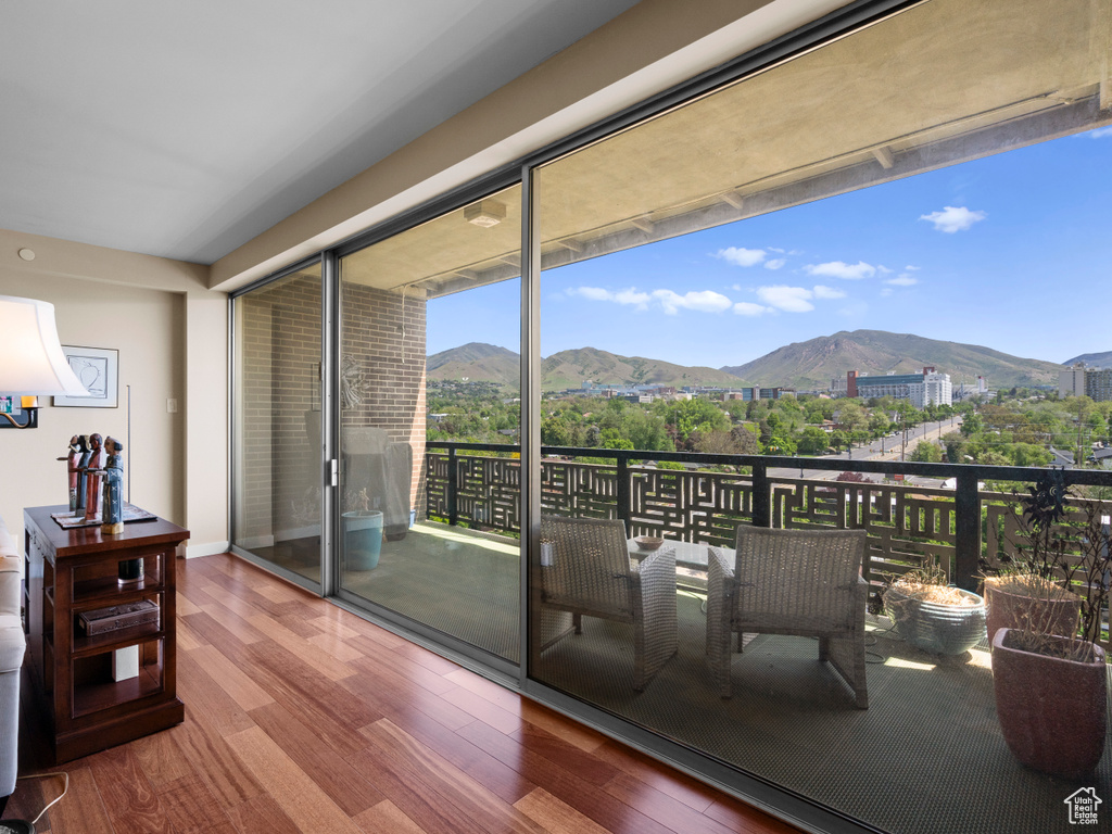 Balcony featuring a mountain view