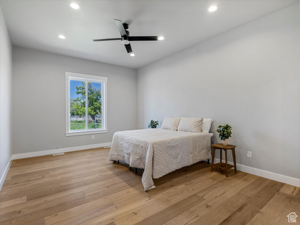 Bedroom with baseboards, light wood-style floors, recessed lighting, and ceiling fan