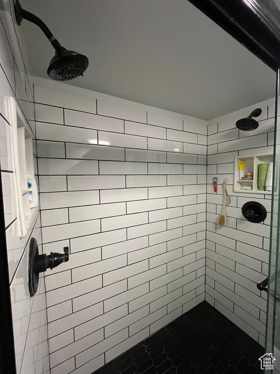 Bathroom featuring a tile shower