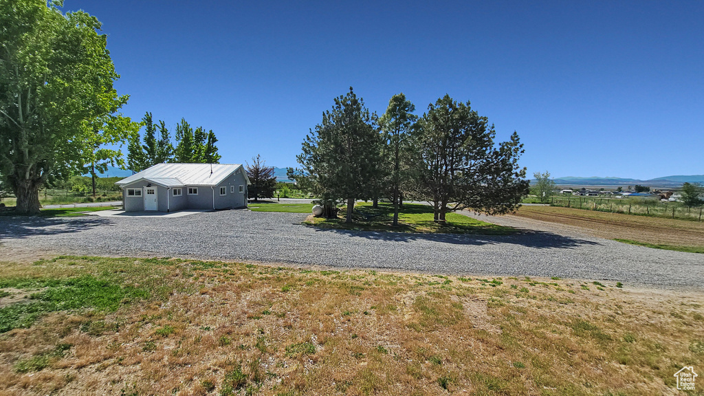 View of yard featuring gravel driveway
