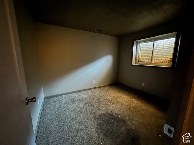 Carpeted empty room with baseboards