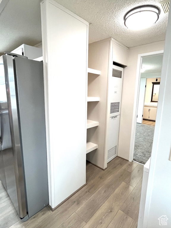 Closet with a heating unit