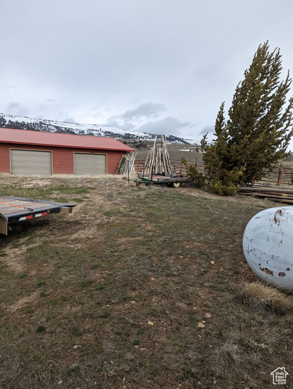 View of yard with an outbuilding