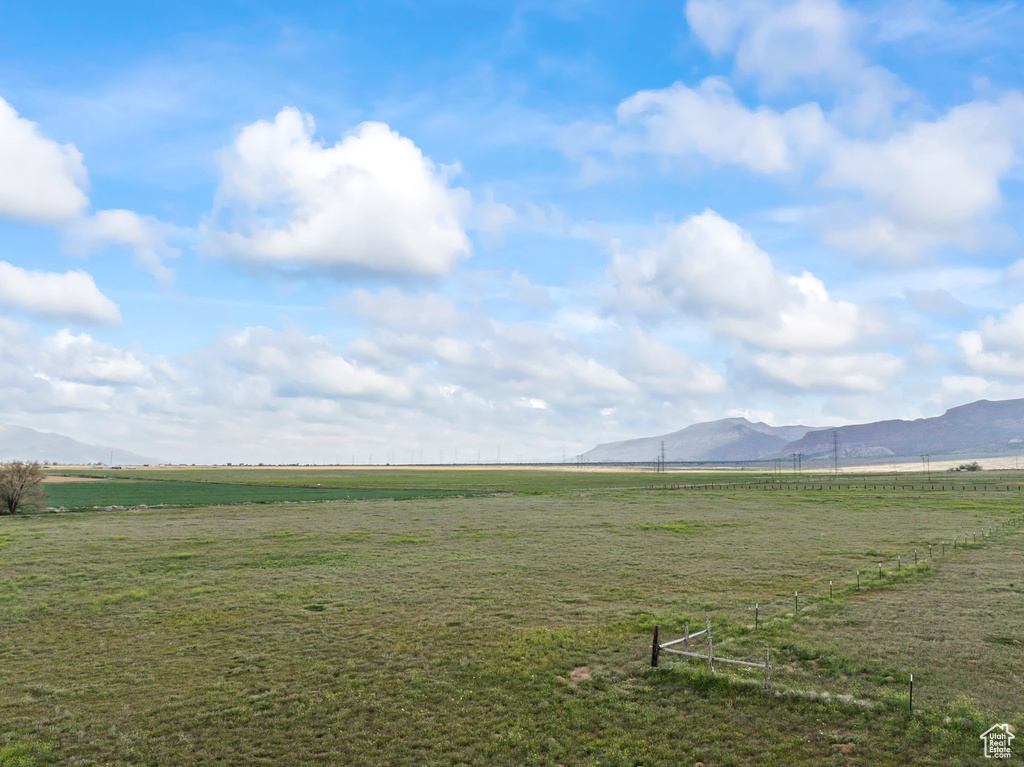 View of mountain background featuring rural landscape and a pastoral area