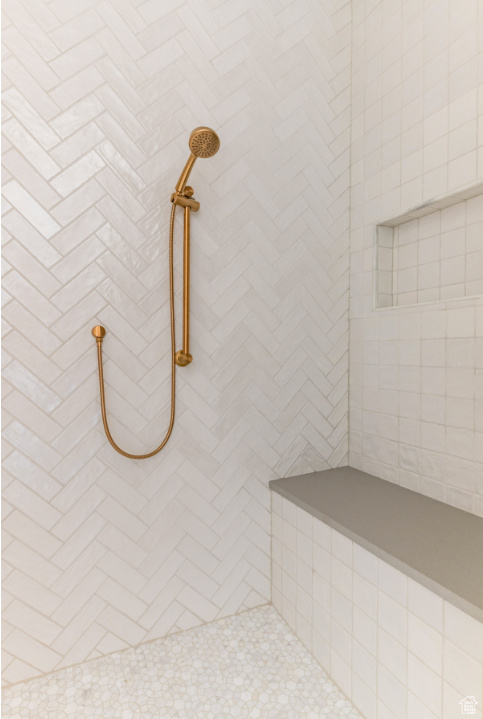 Bathroom featuring a tile shower