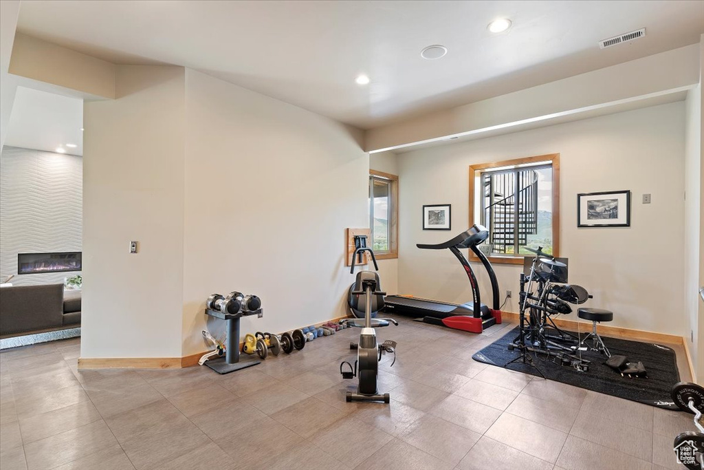 Exercise area with baseboards and recessed lighting