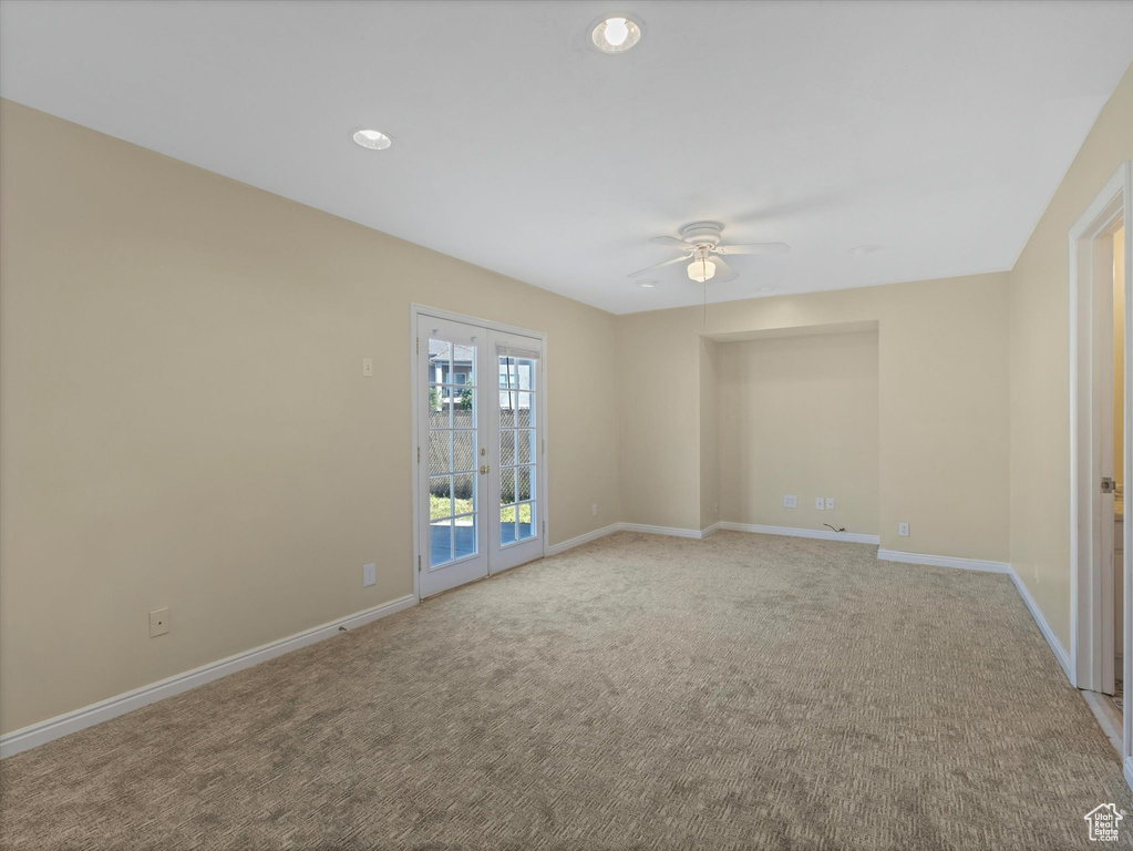 Unfurnished room featuring a ceiling fan, light carpet, baseboards, and recessed lighting