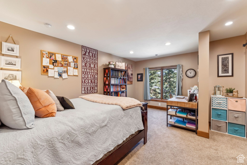 Bedroom with carpet floors, recessed lighting, and baseboards