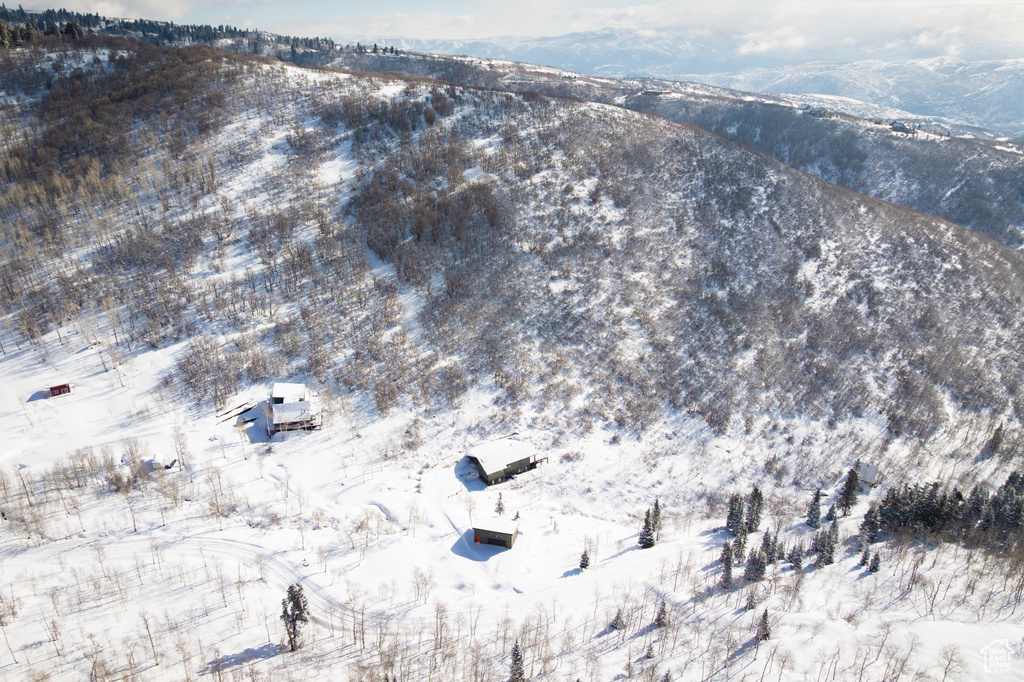 Snowy aerial view with a mountain view