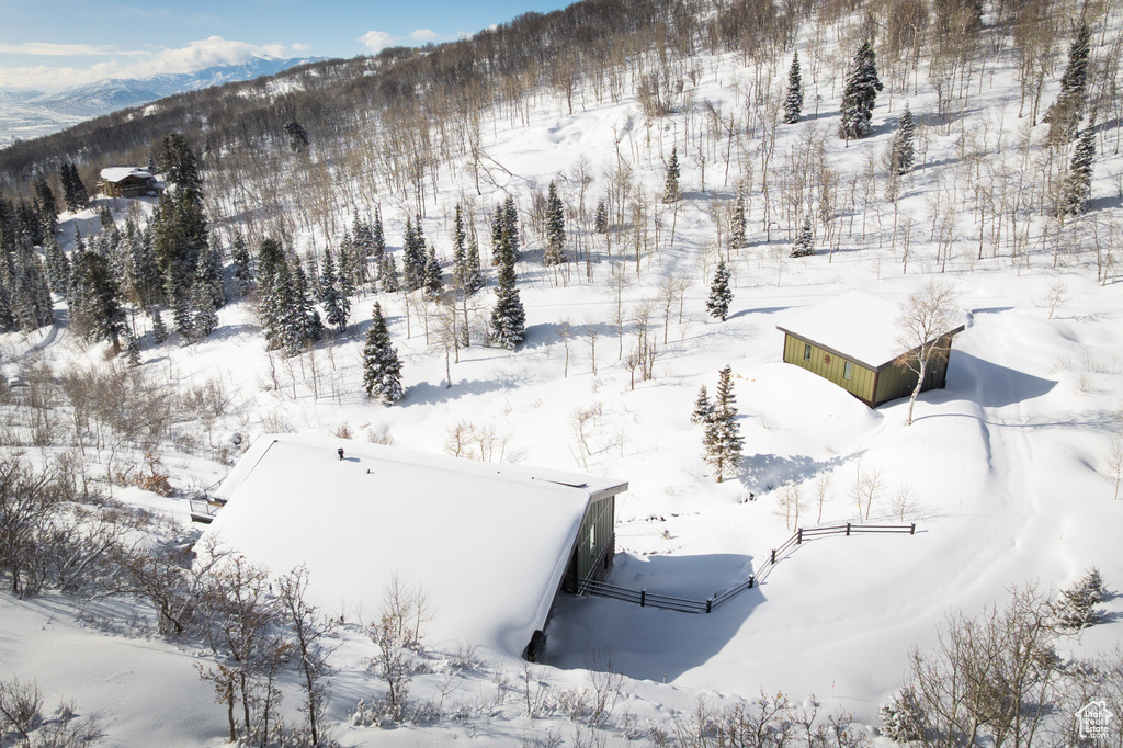 Snowy aerial view featuring a mountain view