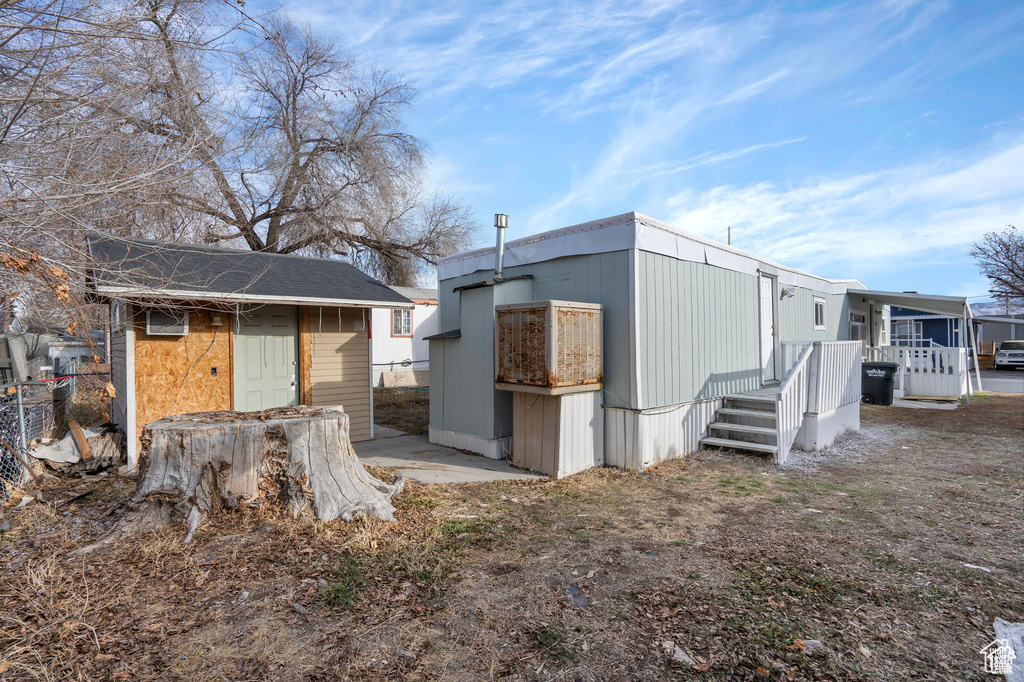 Back of house featuring an outdoor structure