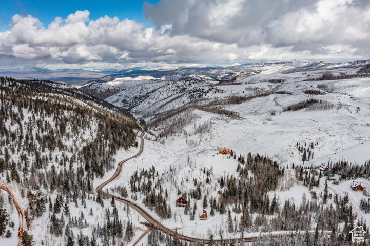 Snowy aerial view featuring a mountain view