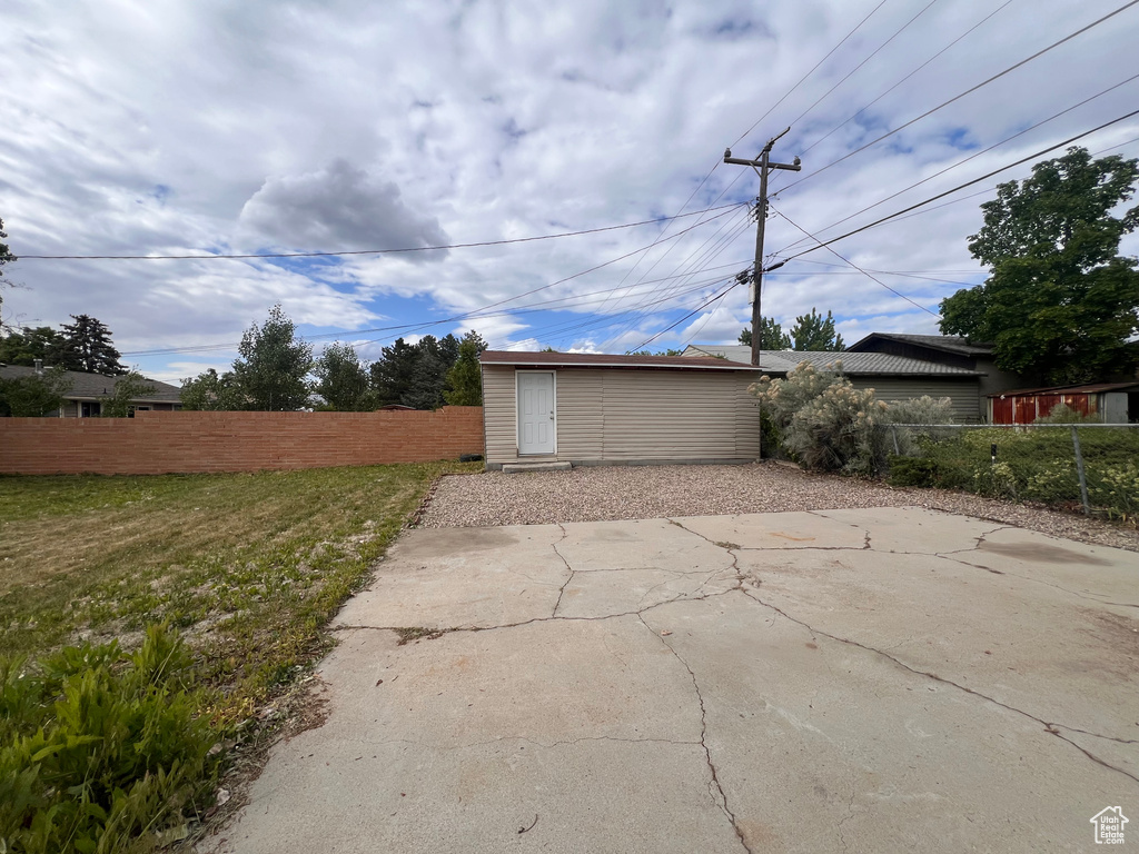 Garage with fence