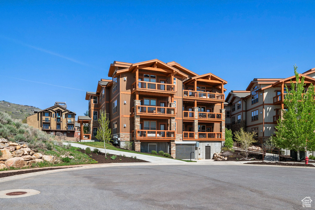 View of apartment building / complex